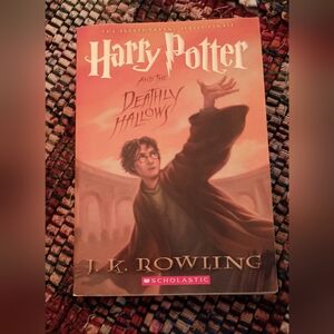 Scholastic Harry Potter and the Deathly Hallows - Illustrated Cover